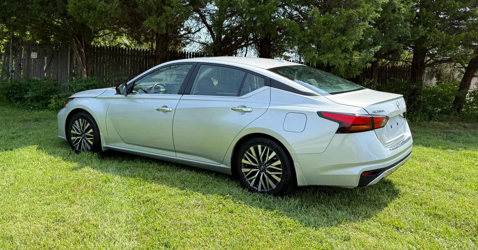 Used 2023 Nissan Altima 2.5 SV w/ SV Premium Package FWD image 6
