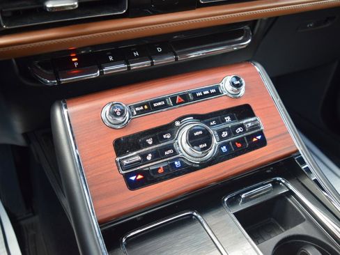 Used 2023 Lincoln Aviator Reserve w/ Equipment Group 201A AWD/4WD image 32