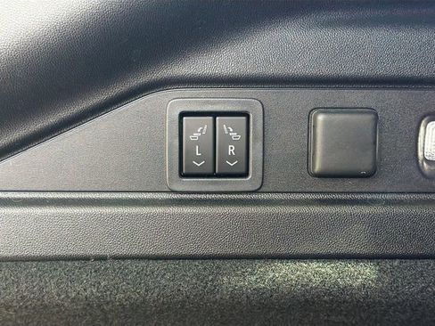 Used 2024 Cadillac Lyriq Sport AWD/4WD image 13