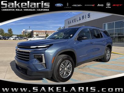 Used 2025 Chevrolet Traverse LT