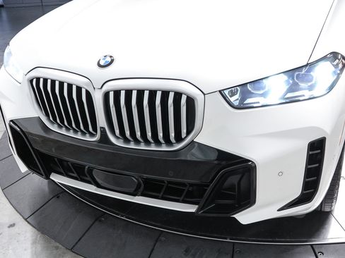 Certified 2024 BMW X5 xDrive40i w/ M Sport Package AWD/4WD image 11