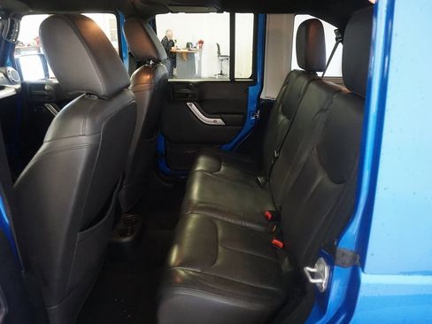 Used 2016 Jeep Wrangler Unlimited Sahara w/ Connectivity Group image 18