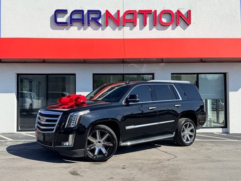 Used 2016 Cadillac Escalade Luxury AWD/4WD image 2