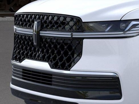 New 2026 Lincoln Navigator L Reserve AWD/4WD image 15