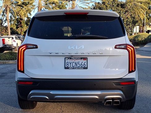 Certified 2022 Kia Telluride EX image 4