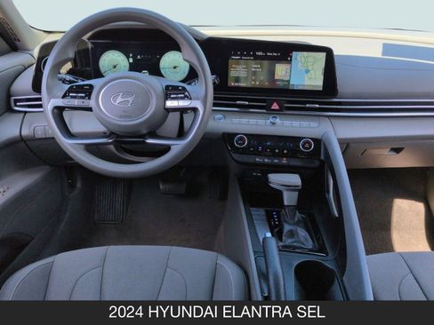Used 2024 Hyundai Elantra SEL image 13