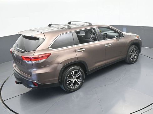 Used 2019 Toyota Highlander LE FWD image 49