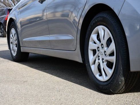 Used 2017 Hyundai Elantra SE w/ Cargo Package image 9