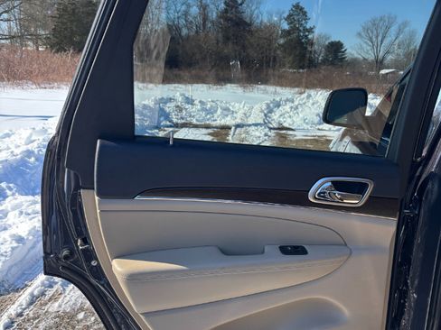 Used 2015 Jeep Grand Cherokee Limited image 21