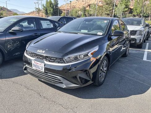 Certified 2023 Kia Forte LXS FWD image 4