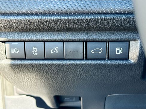 Used 2025 Toyota Camry SE image 34