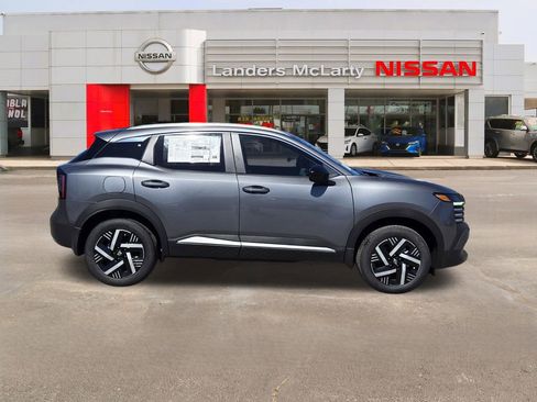 New 2026 Nissan Kicks SV w/ Charging Package FWD image 2