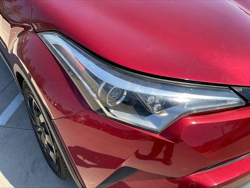 Used 2018 Toyota C-HR XLE FWD image 31