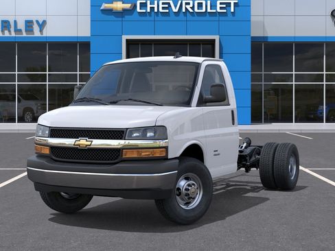 New 2025 Chevrolet Express 3500 w/ Power Convenience Package RWD image 6
