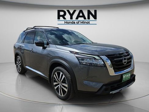 Used 2024 Nissan Pathfinder Platinum w/ Cargo Package AWD/4WD image 2
