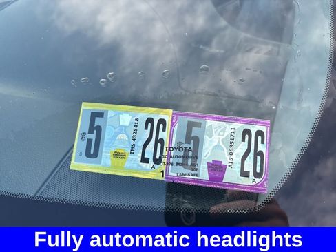 Used 2015 Toyota Camry XLE w/ Moonroof Package image 10