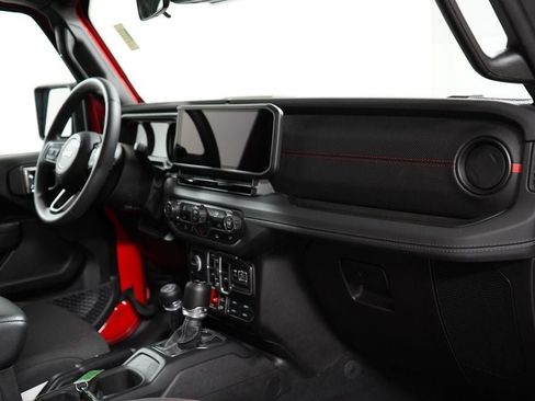 Used 2025 Jeep Wrangler Unlimited Rubicon AWD/4WD image 20