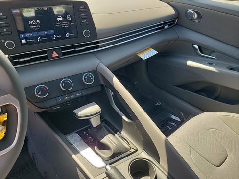New 2026 Hyundai Elantra SE image 32