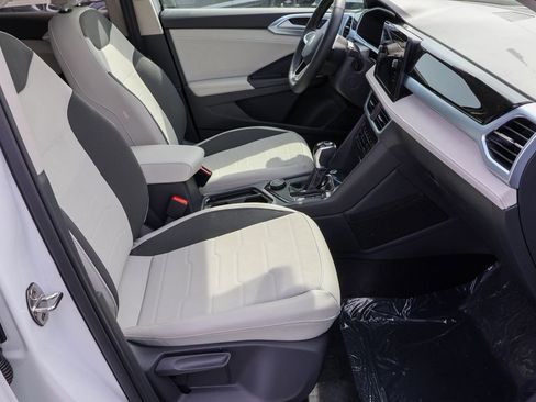 New 2025 Volkswagen Taos SE image 34