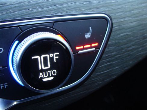 Used 2023 Audi A4 2.0T Premium w/ Convenience Package image 29