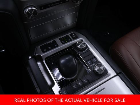 Certified 2019 Toyota Land Cruiser w/ Four Season Floor Mat Package AWD/4WD image 6