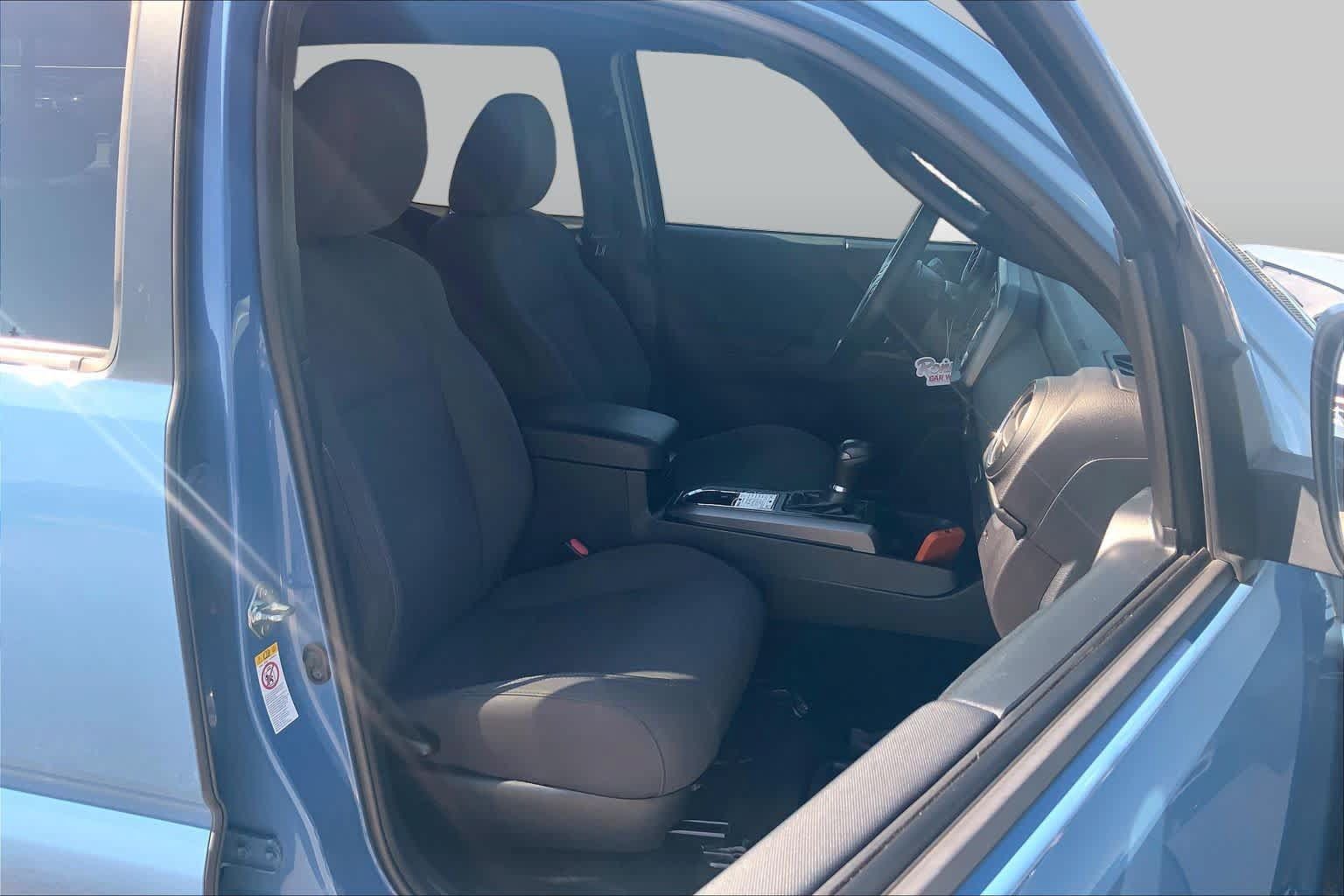 Used 2019 Toyota Tacoma TRD Off-Road w/ Technology Package AWD/4WD image 9