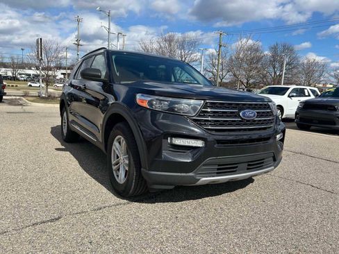 Used 2021 Ford Explorer XLT w/ Equipment Group 202A image 10