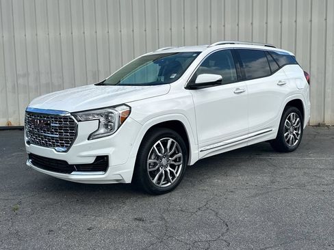 Used 2024 GMC Terrain Denali w/ Denali Premium Package AWD/4WD image 2