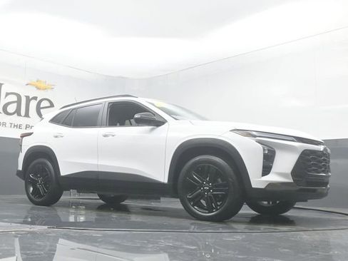 Used 2024 Chevrolet Trax ACTIV image 2