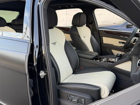 Used 2023 Bentley Bentayga AWD/4WD image 8