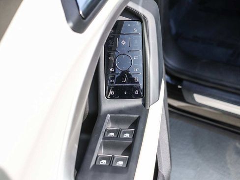 Used 2025 Audi Q5 Premium w/ Convenience Package image 26