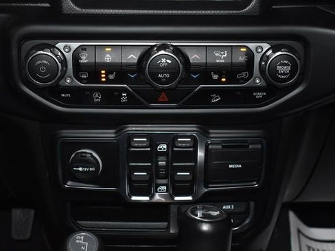 Used 2020 Jeep Wrangler Unlimited Sahara image 15