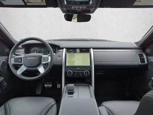 Used 2024 Land Rover Discovery Dynamic SE image 15