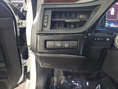 Certified 2025 Lexus ES 300h Ultra Luxury w/ Accessory Package (Z2) image 26