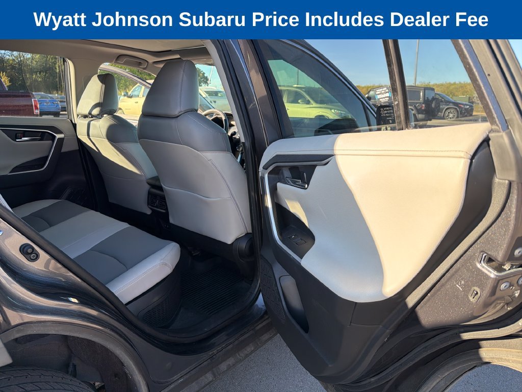 Used 2020 Toyota RAV4 Limited AWD/4WD image 38