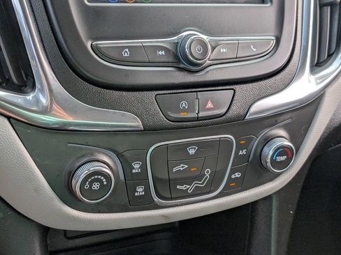 Used 2022 Chevrolet Equinox LS w/ LS Convenience Package FWD image 23