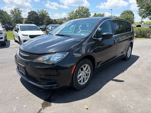 Used 2024 Chrysler Voyager LX FWD image 8