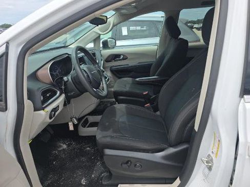 Used 2023 Chrysler Voyager LX FWD image 21