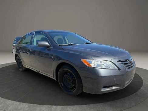 Used 2009 Toyota Camry SE FWD image 3