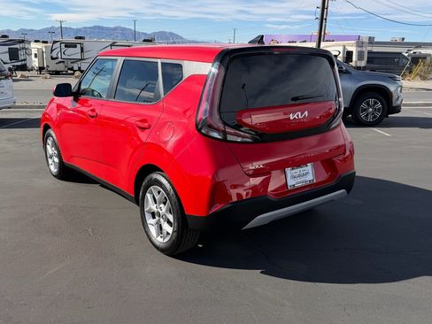 Used 2023 Kia Soul LX w/ LX Technology Package image 5
