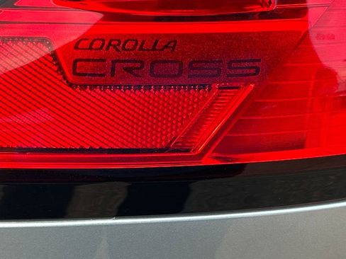 Used 2025 Toyota Corolla Cross XLE image 40