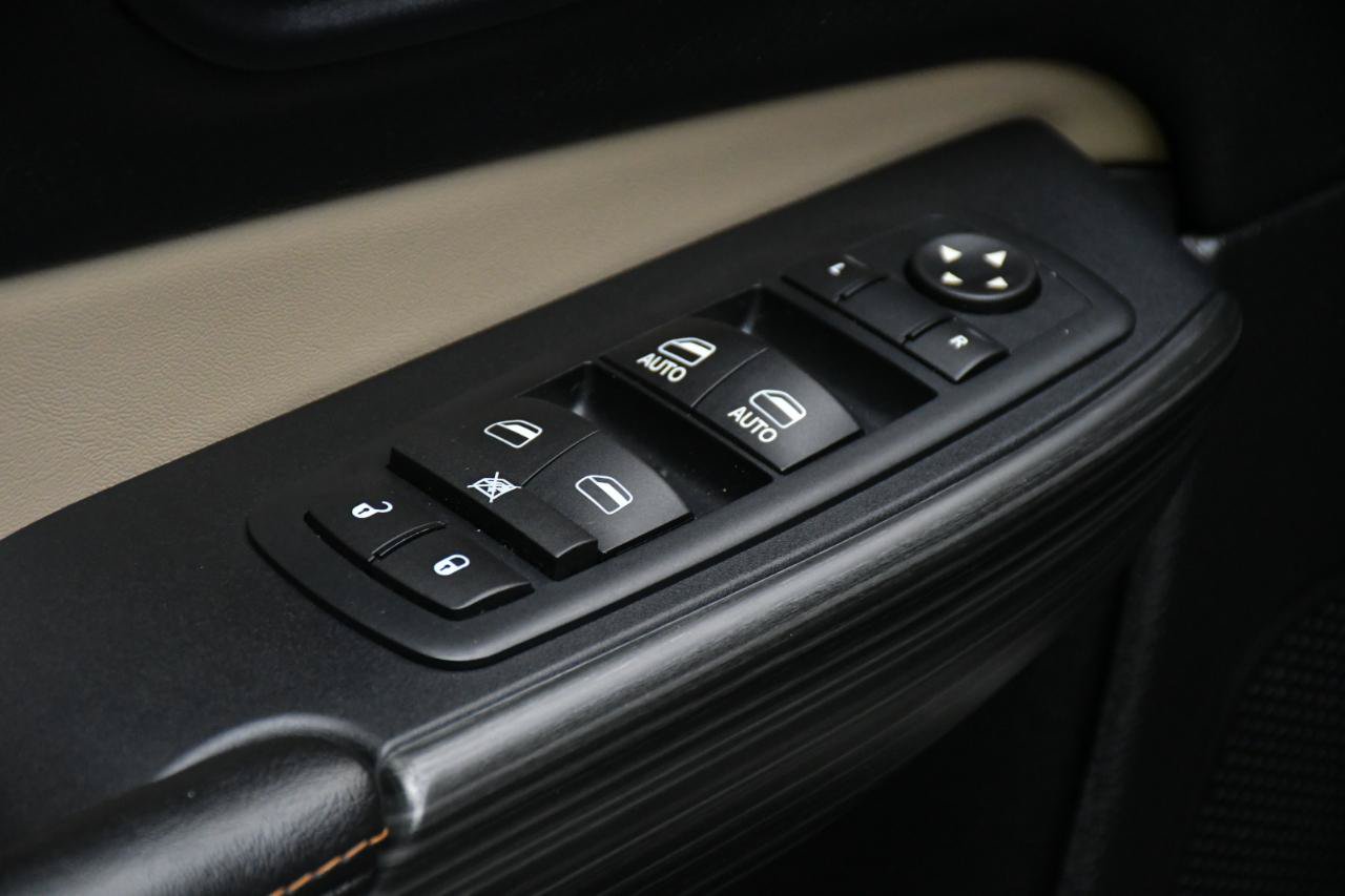 Used 2016 Jeep Cherokee Limited AWD/4WD image 14