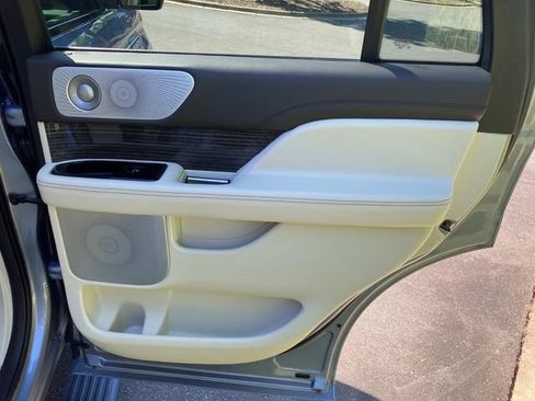 Used 2020 Lincoln Navigator Black Label w/ Cargo Convenience Package AWD/4WD image 34