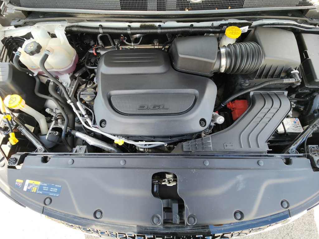 Used 2024 Chrysler Pacifica Touring-L FWD image 22
