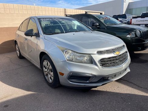 Used 2015 Chevrolet Cruze LS image 2