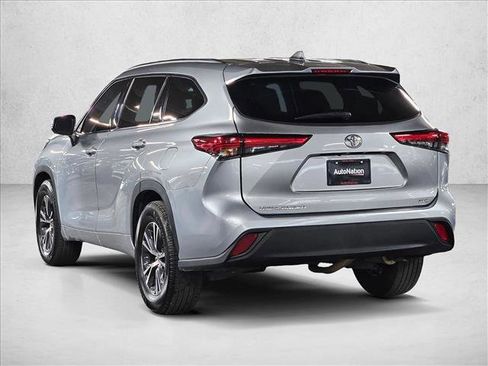 Used 2021 Toyota Highlander XLE image 8