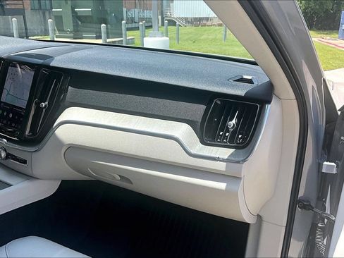 Certified 2024 Volvo XC60 B5 Plus w/ Protection Package Premier AWD/4WD image 21