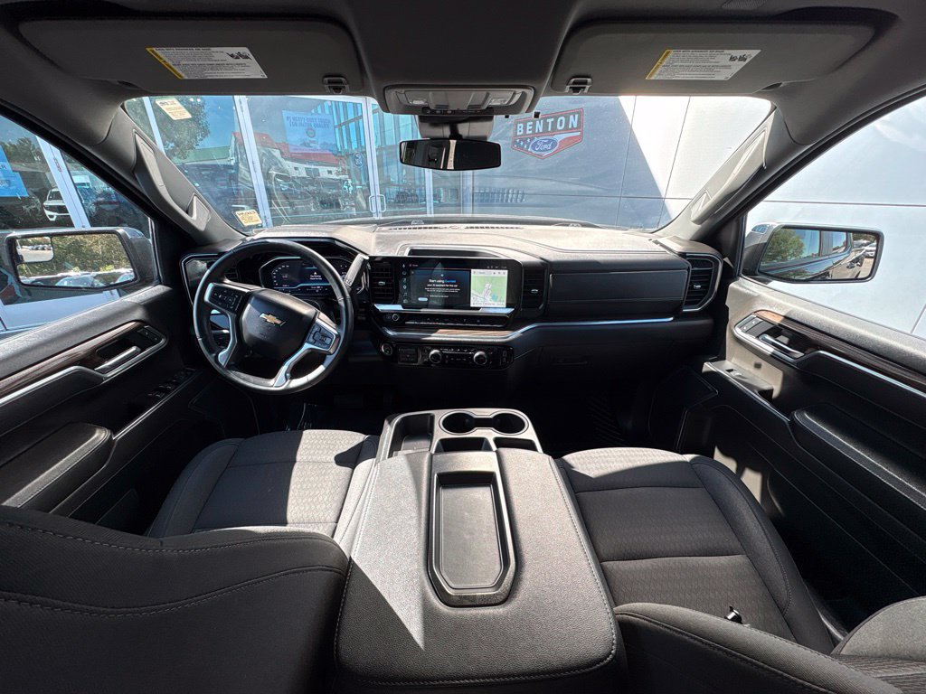 Used 2025 Chevrolet Silverado 1500 LT AWD/4WD image 12