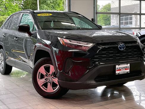 Used 2024 Toyota RAV4 LE AWD/4WD image 2