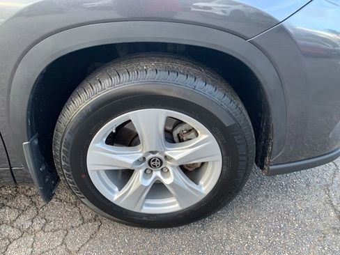 Used 2023 Toyota Highlander LE image 39